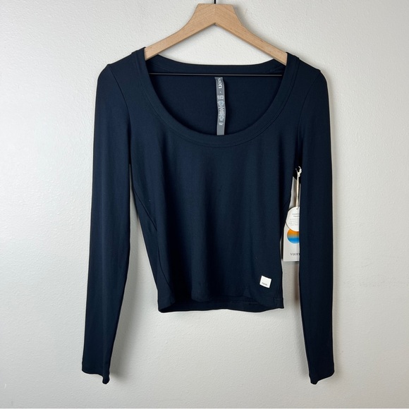 Vuori Long Sleeve Pose Scoop Tee - Picture 2 of 5